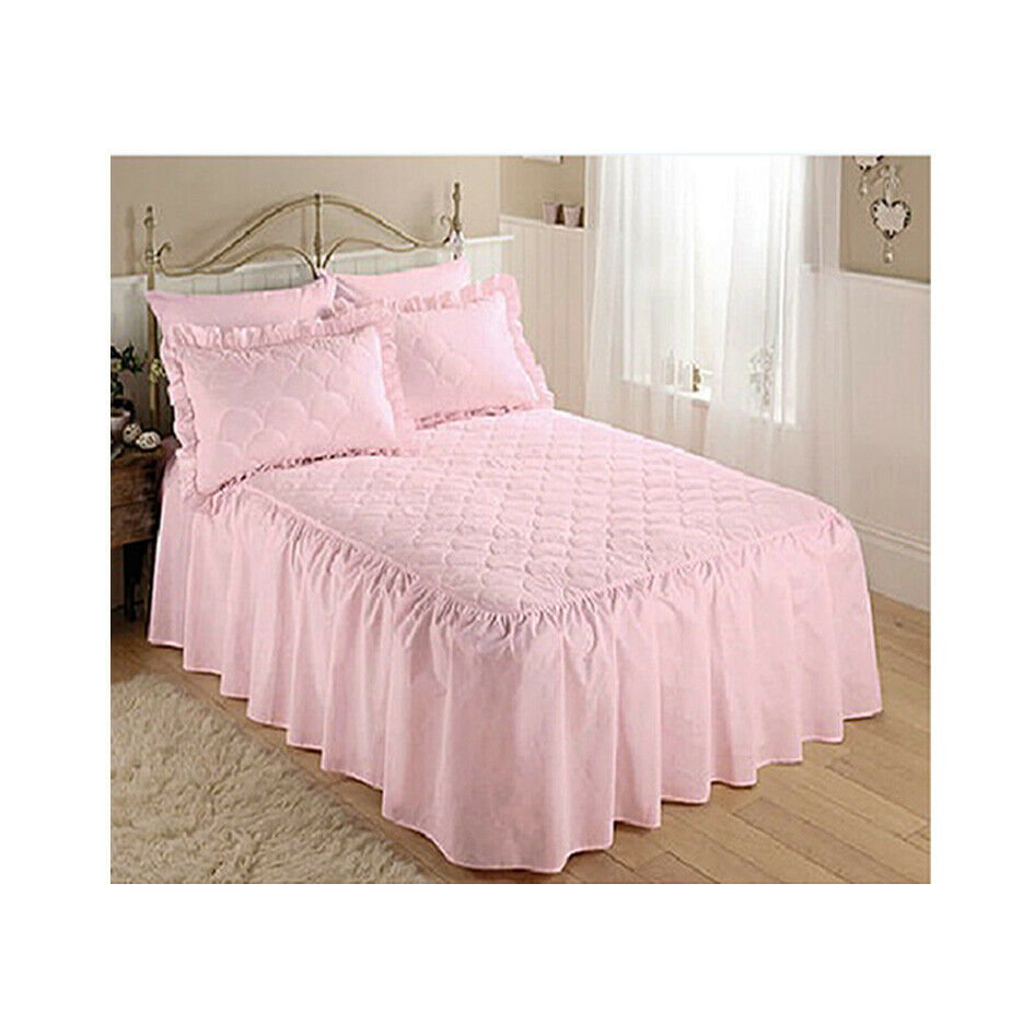 Přehoz s volánem na postel 135 x 200 cm a povlaky na polštáře - růžový