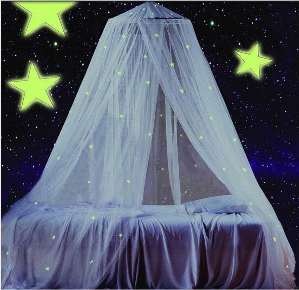 Baldachýn nad postel se svítícími hvězdičkami